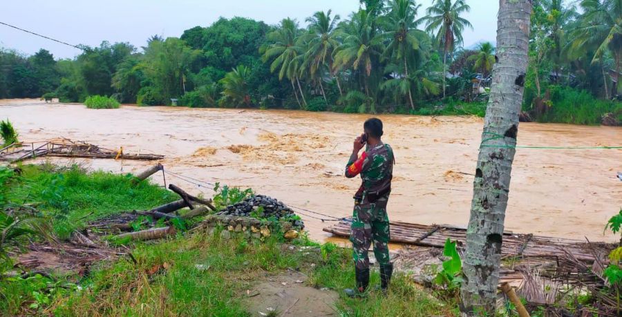 Air Sungai Meluap, Warga Diminta Waspada dan Jangan Panik