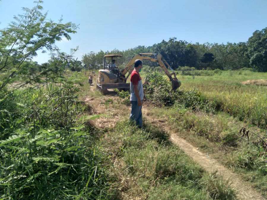 Alat Berat Bantu Buka Jalan di Lokasi Pra TMMD 112