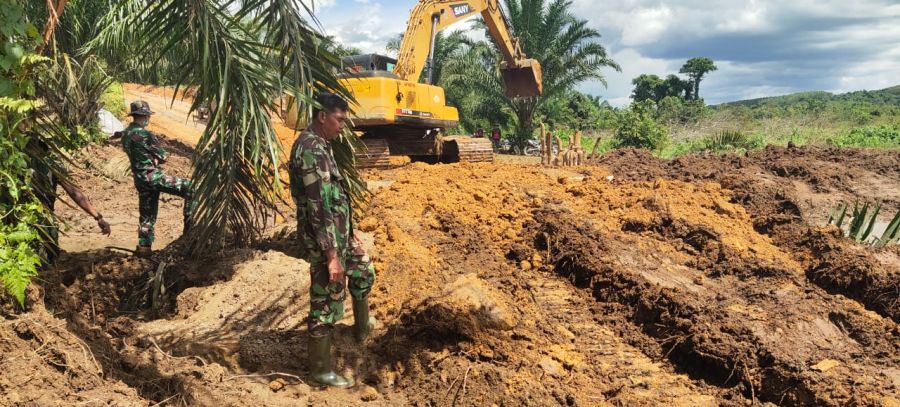 Alat Berat Terus Dikerahkan di Lokasi Pembukaan Jalan Alternatif Lingkar Utara TMMD