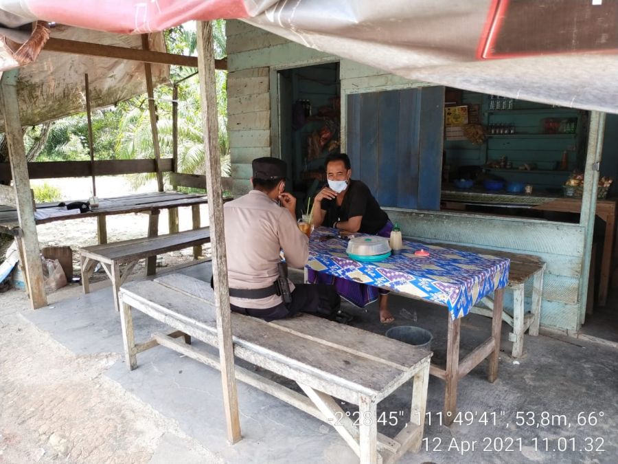 Anggota polsek laksanakan Sambang sekaligus menerapkan prokes demi Pencegahan Covid-19
