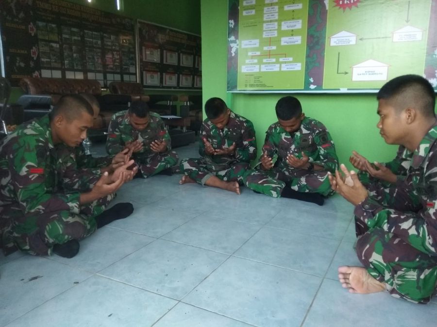 Anggota Satgas TMMD ke 112 Gelar Doa Bersama di Poskotis