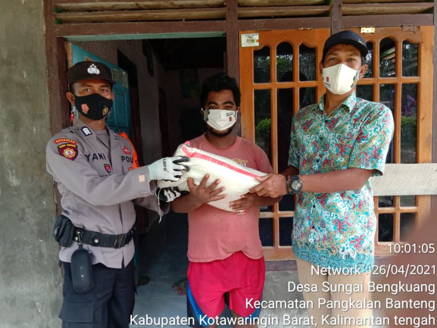 Bantuan Sembako Kepada Warga Sungai Bengkuang
