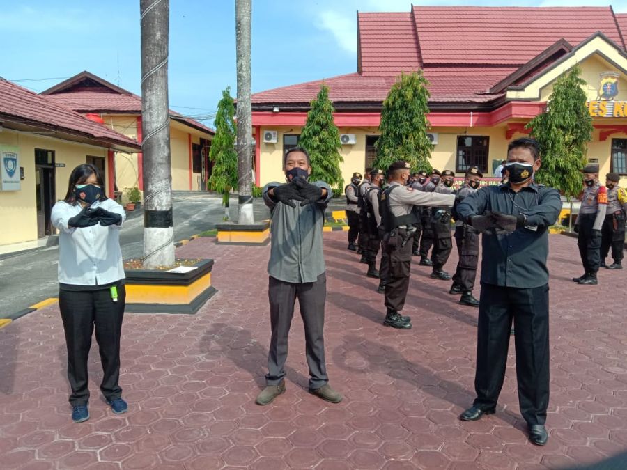 Berjemur Dan Berolah Raga Di Pagi Hari Sebagai Rutinitas