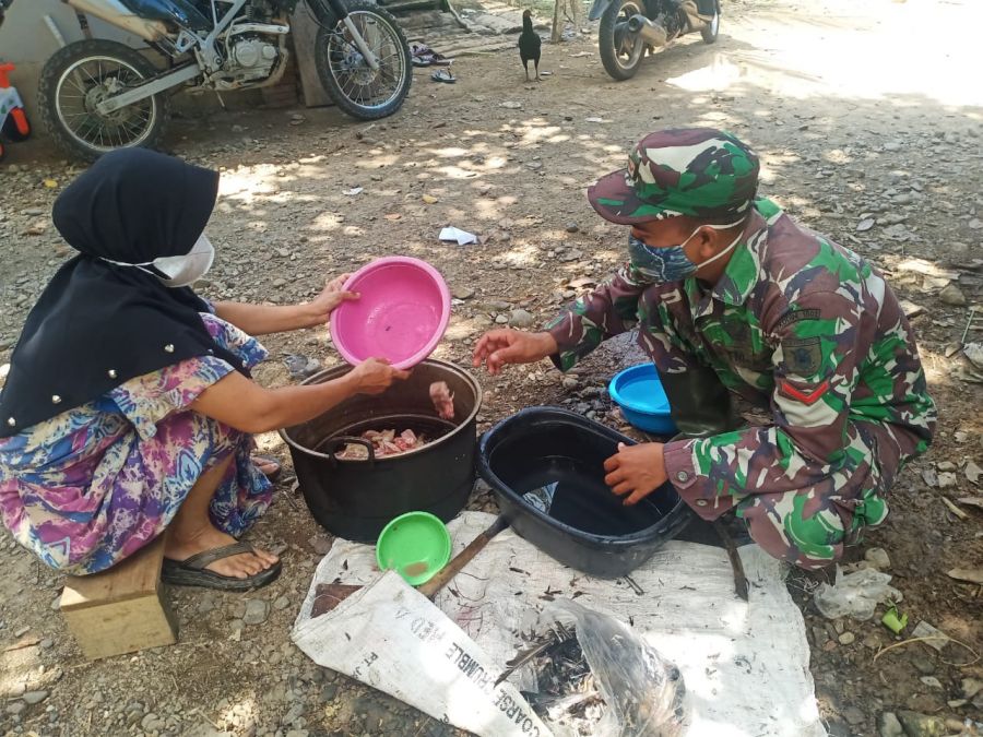 Bersama Satgas TMMD, Umi Merasa Semakin Akrab
