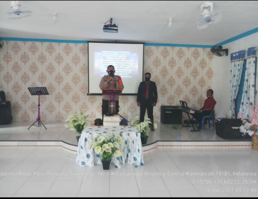 BRIPKA Berlin Panjaitan sebelum ibadah gereja dimulai dengan memberikan himbauan prokes dan kamtibma
