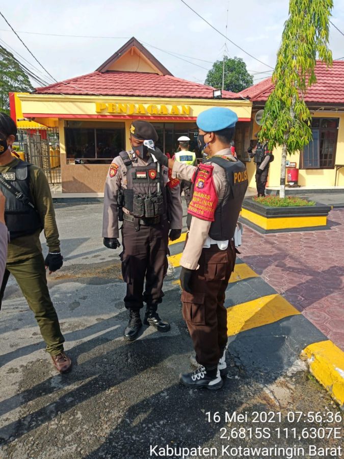 covid 19, Propam dan Urkes setiap hari rutin cek suhu badan anggota Polres Kobar