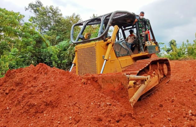 Dansatgas Rutin Tinjau Lokasi TMMD Untuk Berikan Semangat dan Motivasi