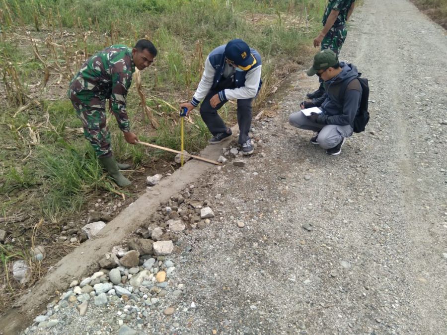 Dinas PU HST Cek Pengerjaan Perbaikan Mutu Jalan TMMD     HULU SUNGAI TENGAH. Meskipun pengerjaannya