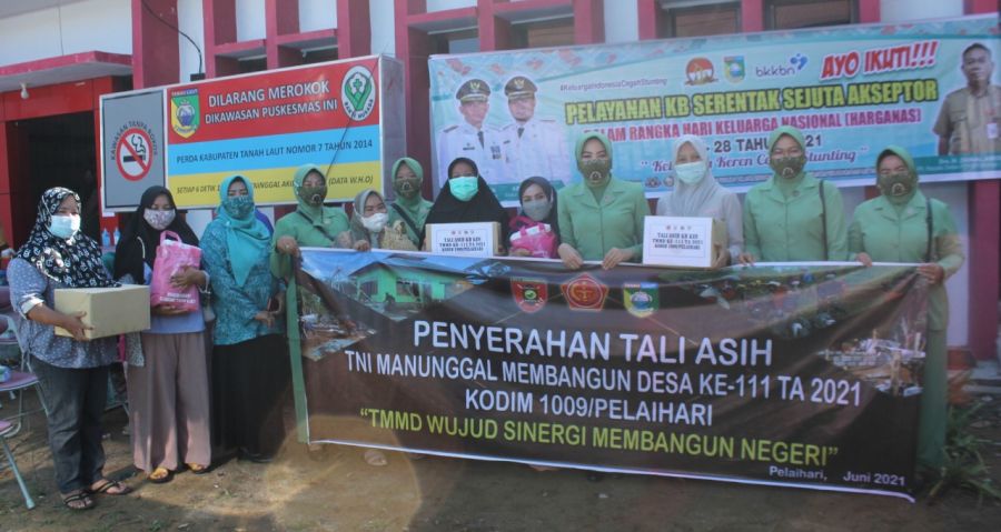 Dukung TMMD Ke-111 Persit Kartika Chandra Kirana
