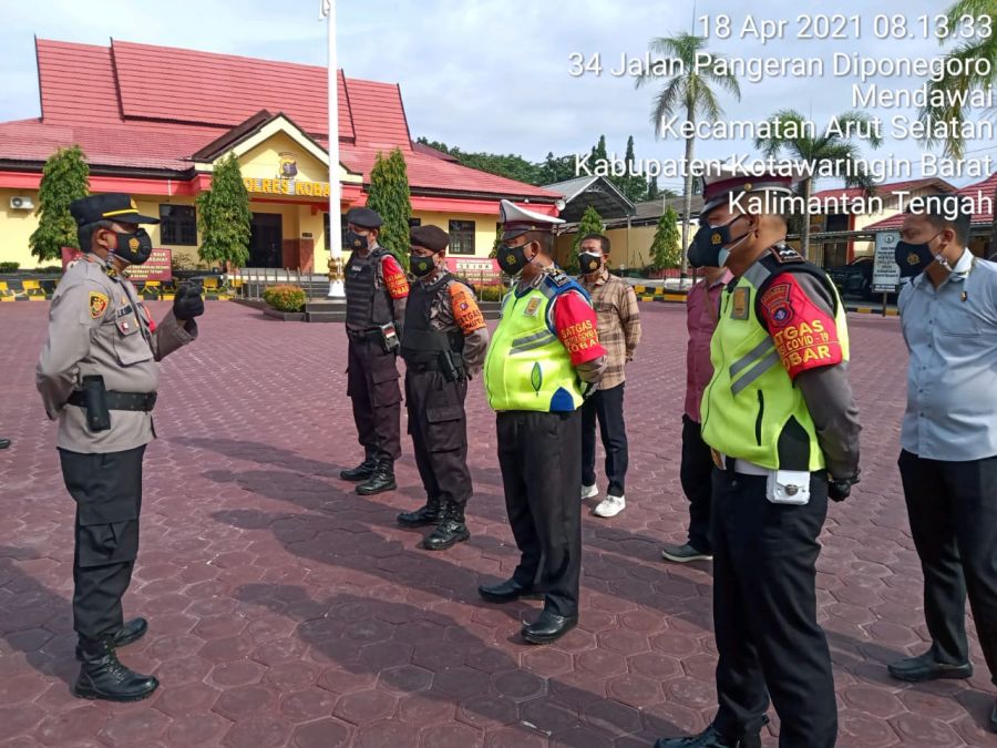Hari libur, anggota Polres Kobar melaksanakan serah terima piket fungsi