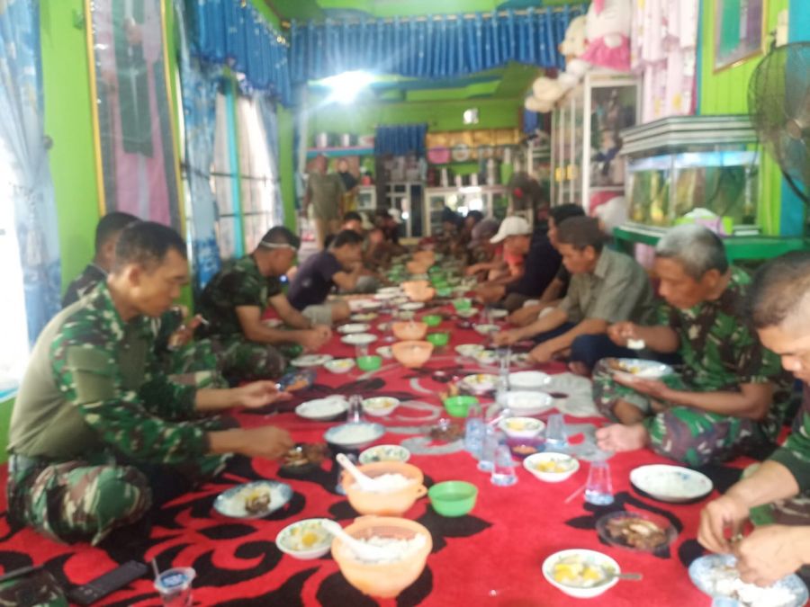 Indah Dan Nikmatnya Kerbersamaan Makan Siang Di Lokasi Pra TMMD