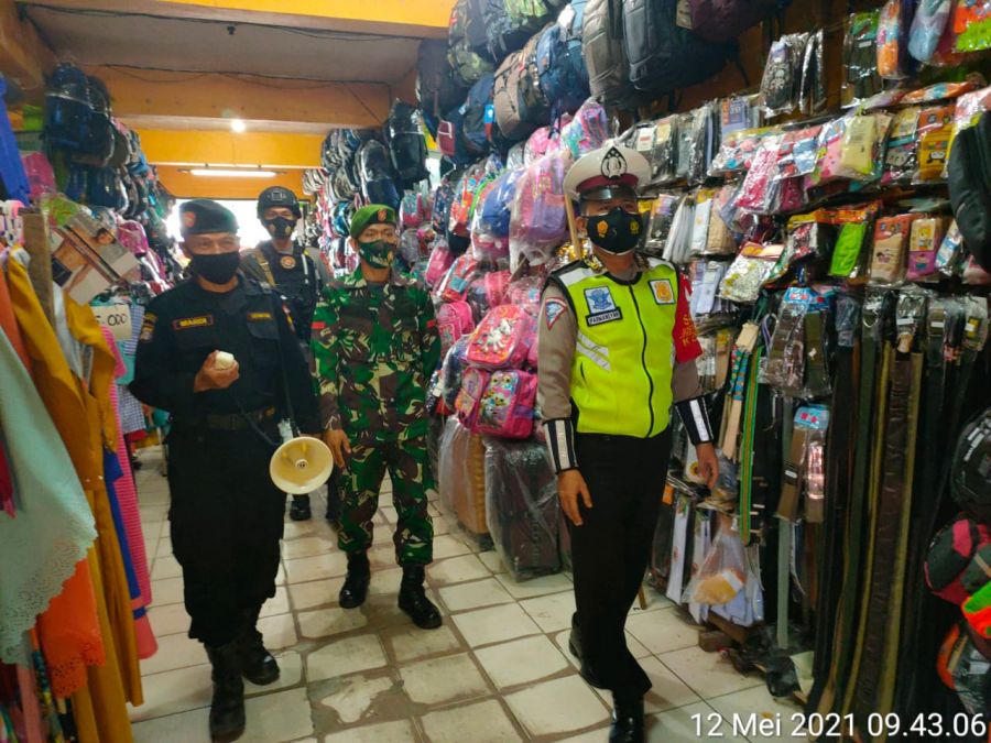Jalan Kaki  Sosialisasikan Protokol Kesehatan dan Himbauan Larangan Mudik