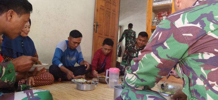Jalin Bentuk Kebersamaan dengan Makan Siang