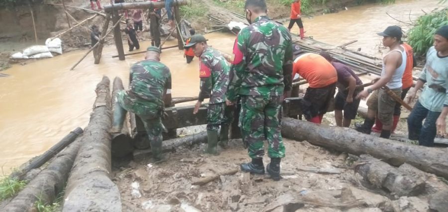 Jembatan Darurat Selesai, Dua Desa Kembali Terhubung
