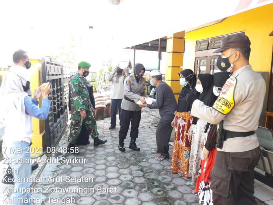 Jum'at Berkah Polsek Arsel  Salurkan Bantuan Sembako