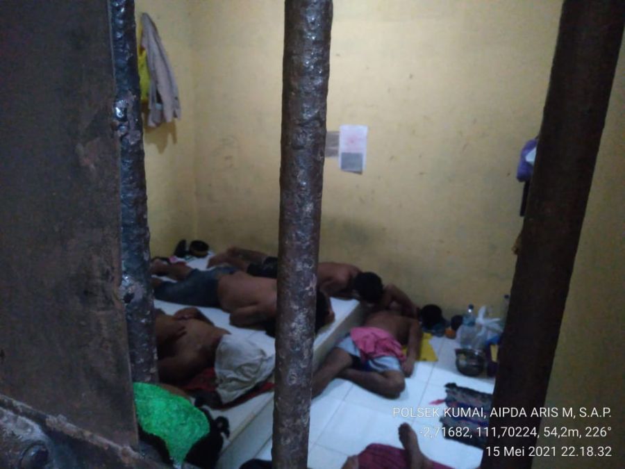 KA SPKT II cek dan kontrol ruang tahanan Polsek Kumai