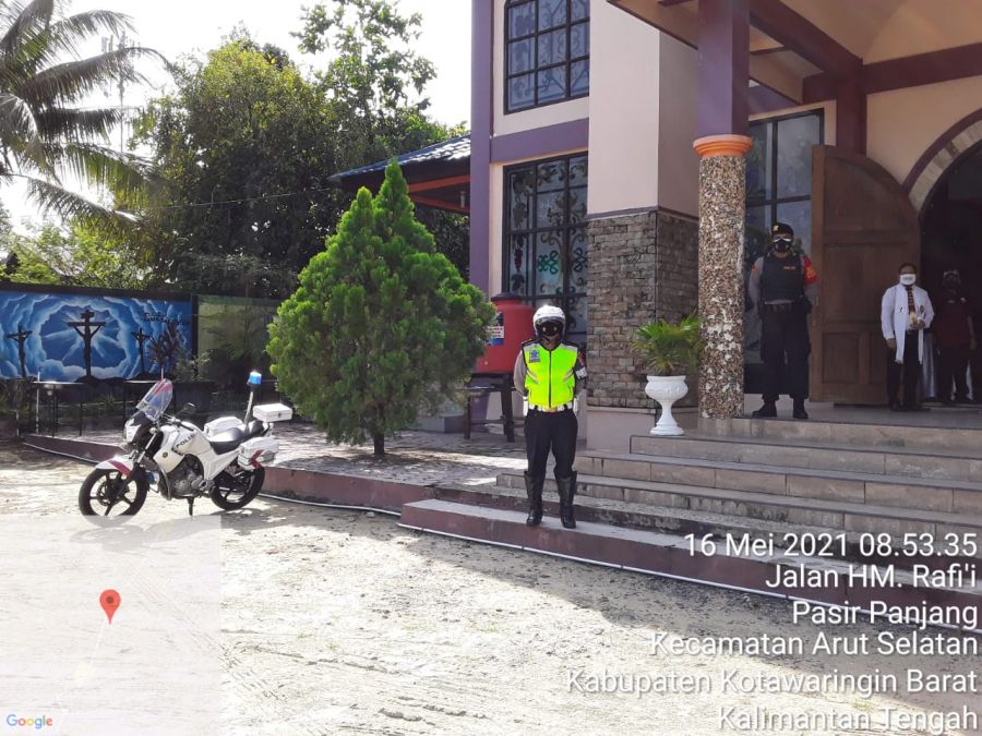 kamtibmas yang aman dan kondusif Personel Polres Kobar laksanakan pengamanan digereja
