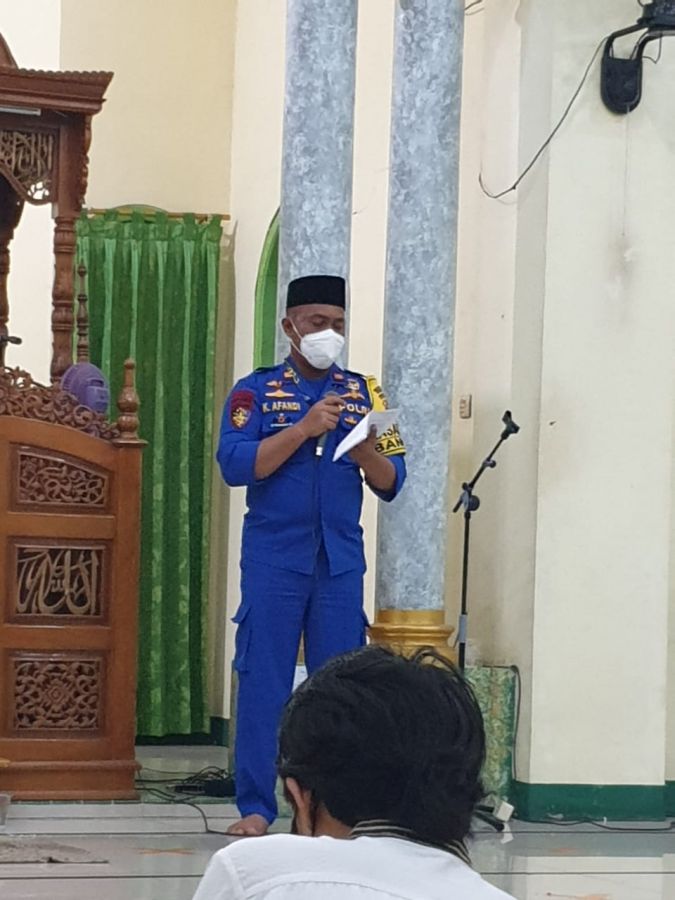 Kasatpoliarud Polres Kobar Laksanakan PAM Tarawih dan himbau warga Di Masjid Al Fajar