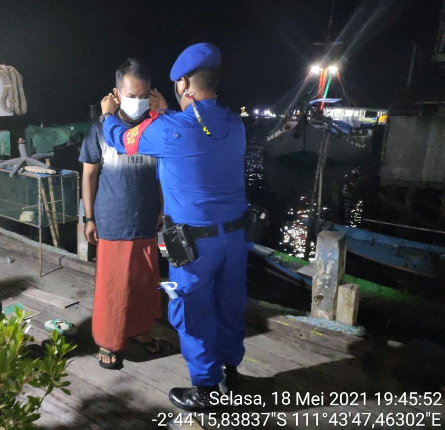 Kegiatan Polmas di bantaran sungai kumai