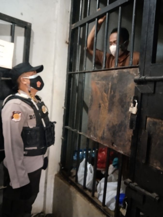 Kegiatan Rutin,Satreskrim laksanakan Foging Desinfektan Di Setiap Ruangan Kerja.