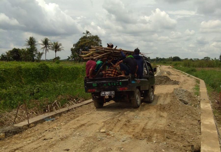 Kendaraan Roda Empat Melintas Dengan Mudah Di Lokasi Pra TMMD Ke-112