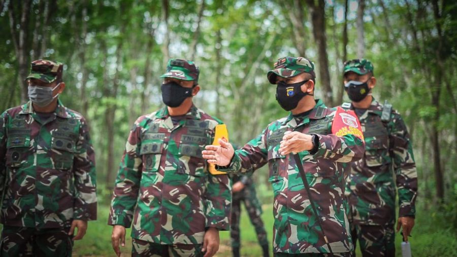 Warga Relakan Tanahnya Untuk DibngunJalan oleh TMMD Kodim 1010/Tapin ke-111