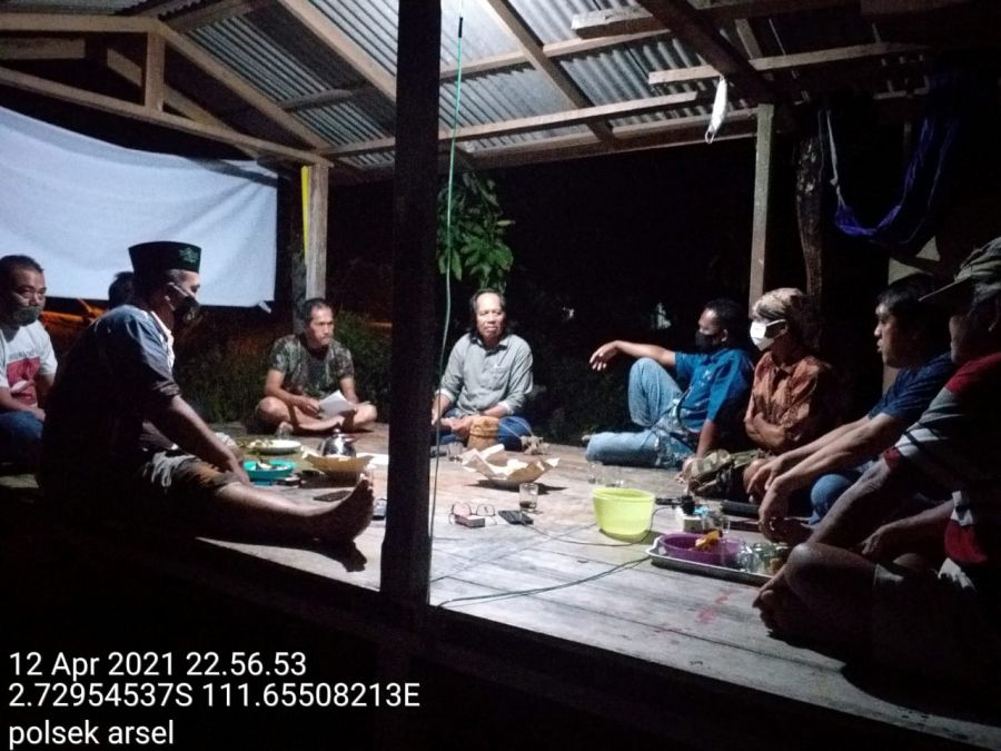 LakPolsek Arsel dan TNI Gencar Laksanakan Ops Yustisi Dengan Menerapkan Prokes 