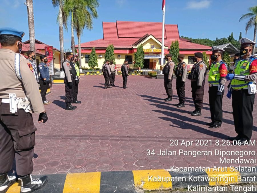 laksanakan apel serah terima piket fungsi.