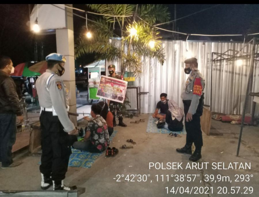 Laksanakan Patroli Prokes Kepada Para Pengunjung Cafe guna cegah Covid