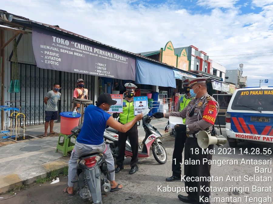 laksanakan Patroli sambil Sosialisasikan Protokol