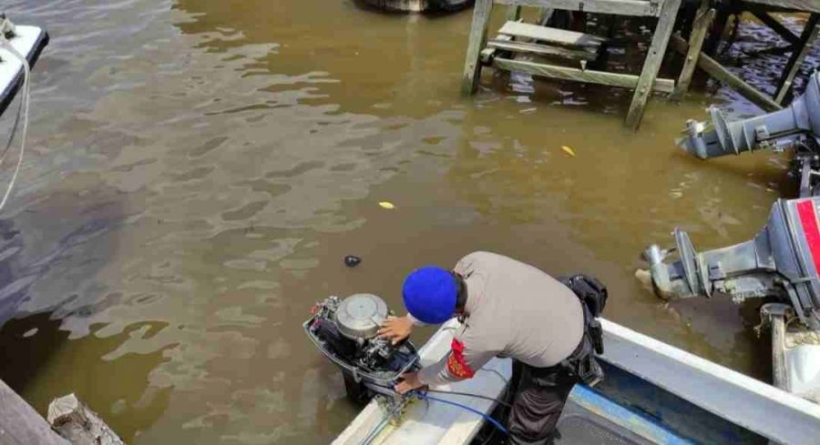 laksanakan pemeliharaan Kapal Polisi Jenis Speed Boat dengan mesin 40 PK di Mako Satpolairud Polres