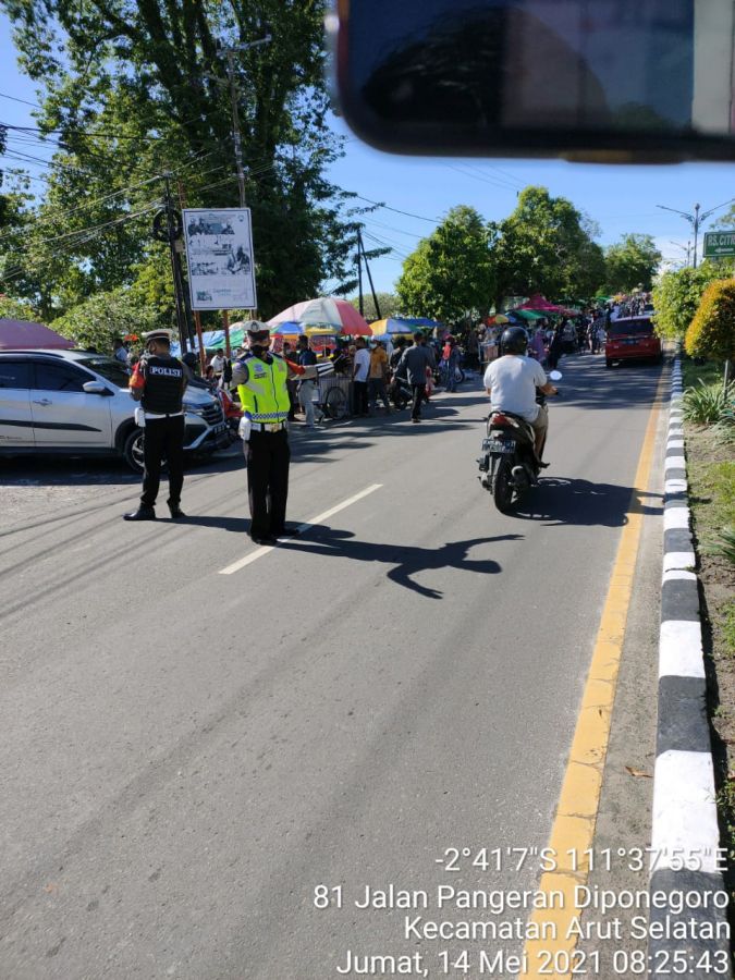laksanakan pengamanan ziarah kubur dalam rangkaian perayaan Hari Raya Idul Fitri 1442 H