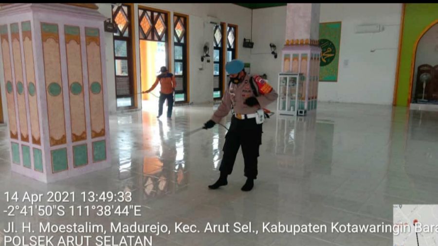 laksanakan Penyemprotan Disinfektan di Masjid An Nur.