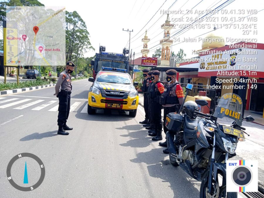 laksanakan penyemprotan pada ruas jalan di wilayah kobar, Sabtu