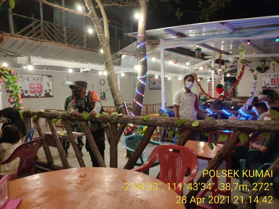 Laksanakan Yustisi malam hari Kepada Warga Kec. Kumai
