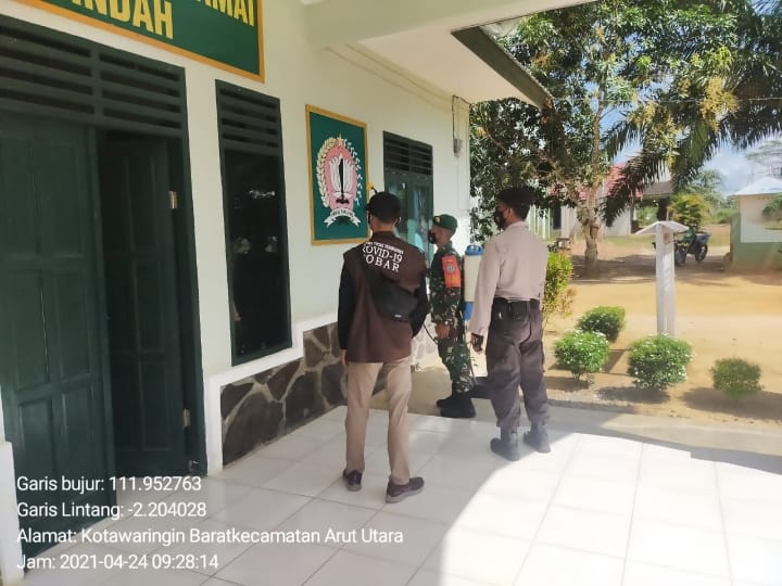 Lakukan Penyemprotan Di Koramil 04 Aruta Bersama 3 (tiga) Pilar.