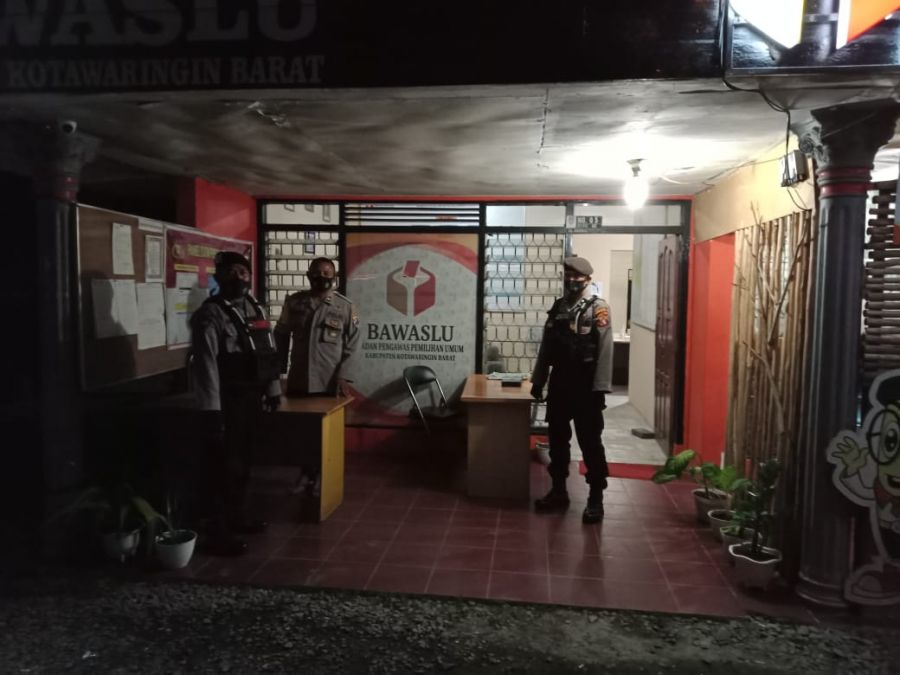 Malam hari Patroli Team Rajawali sambangi kantor Bawaslu