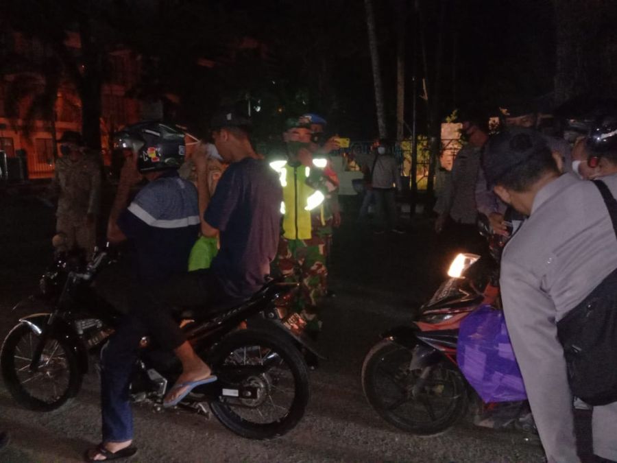 Malam hari, Aparat Gabungan Di HST Kembali Lakukan Operasi Yustisi