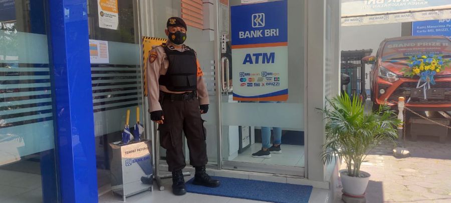 Malam hari,laksanakan patroli ke Bank BRI