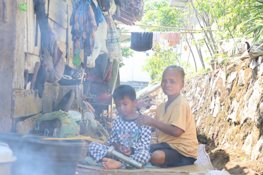 Mbah Soirah Terharu Rumahnya Dibedah oleh TMMD