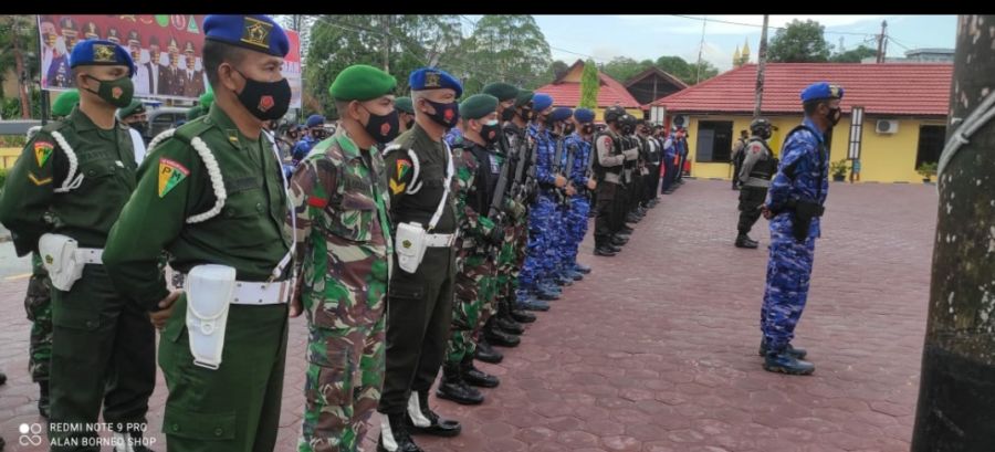 Melaksanakan Apel Gabungan Pengamanan Malam Takbiran