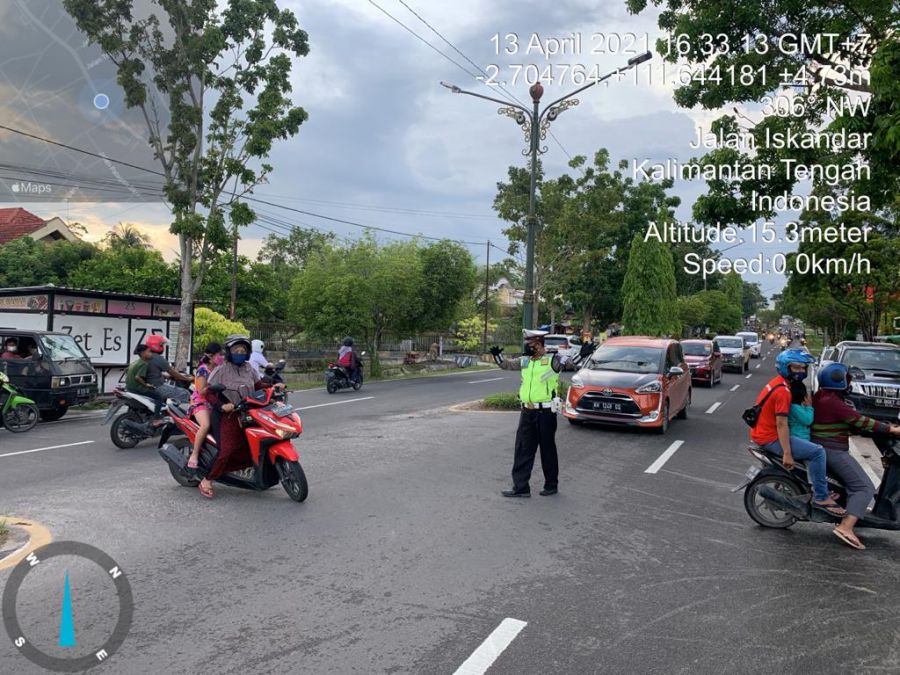 melaksanakan kegiatan patroli pasar ramadhan