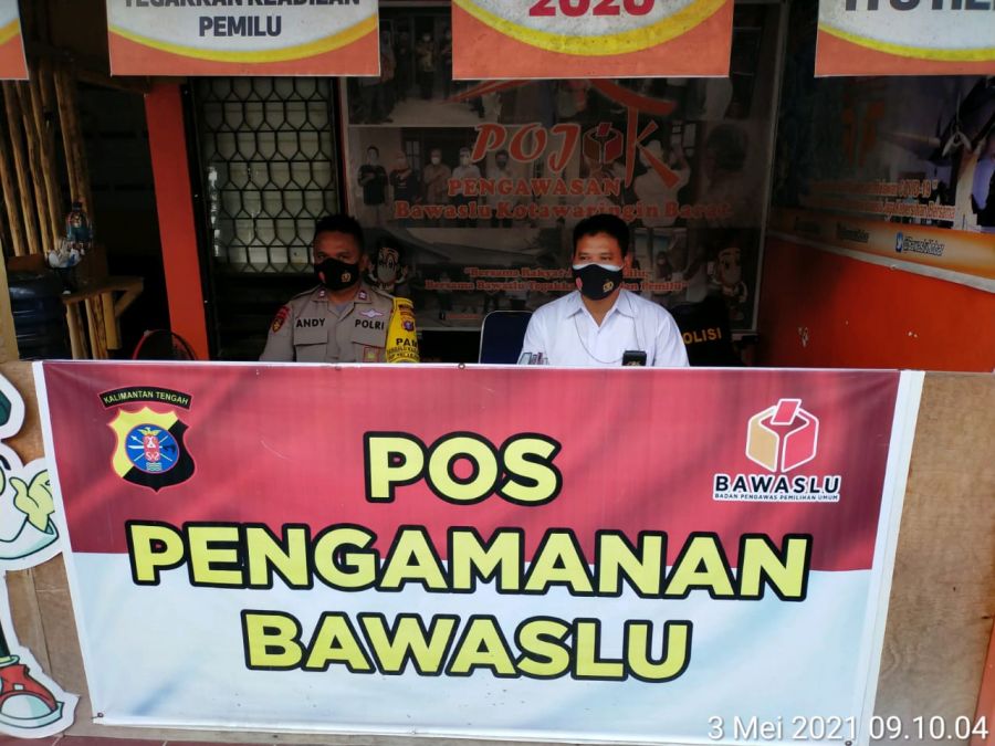 melaksanakan pengamanan di kantor Bawaslu.