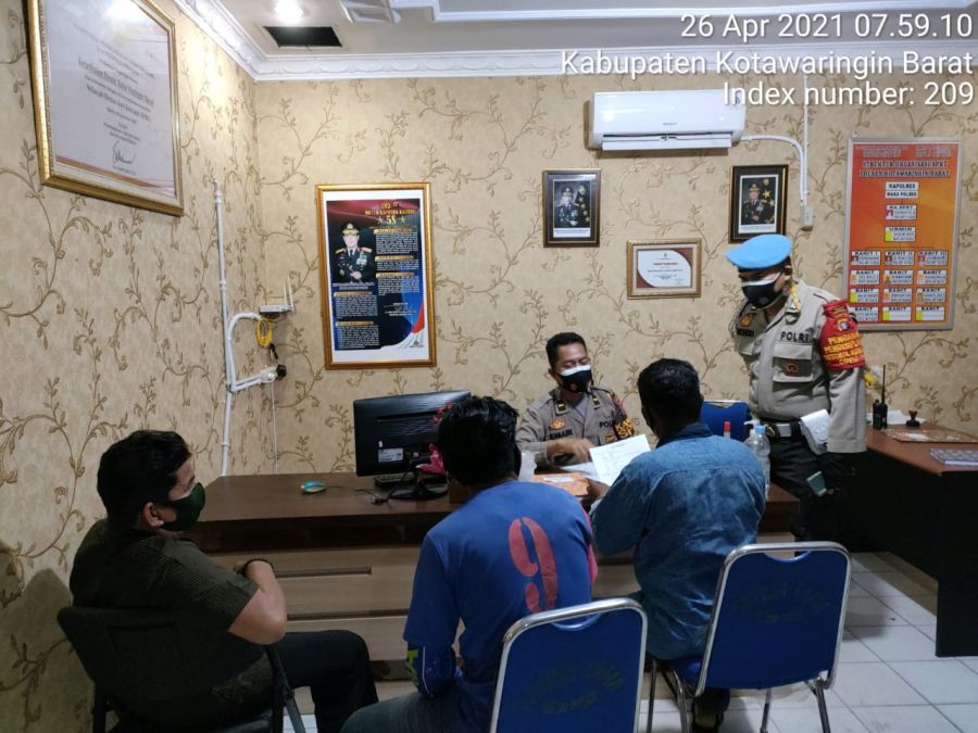 MEMBERIKAN PELAYANAN PRIMA