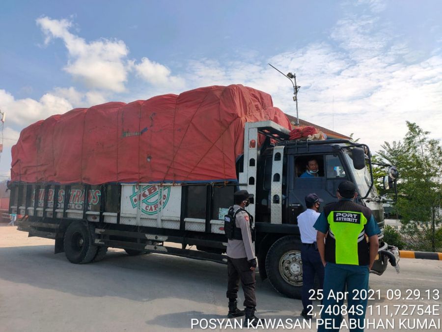 mencegah dan meminimalisir barang illegal