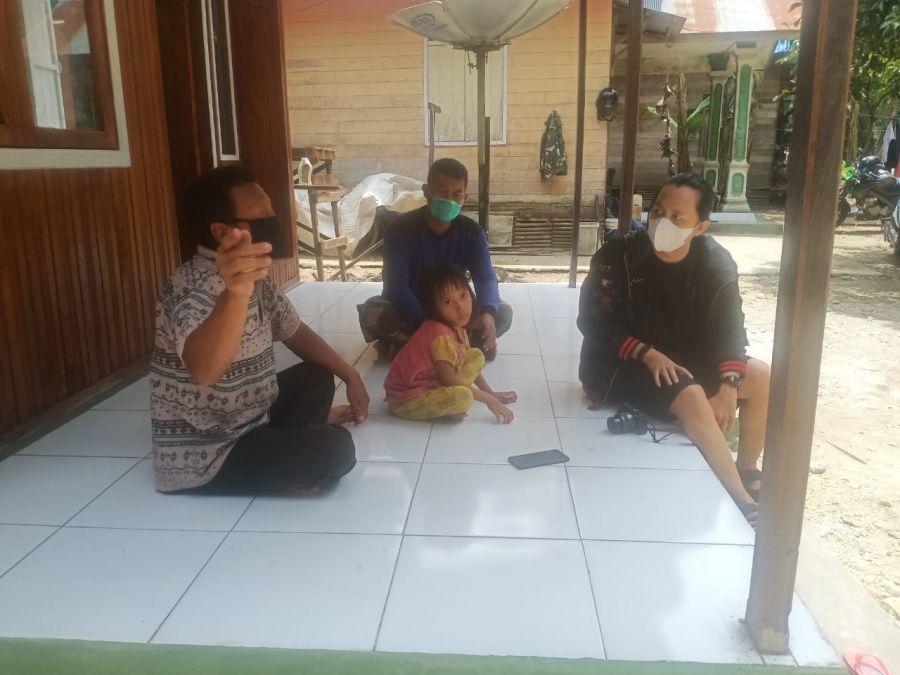 Menikmati Sore di Teras Baru Milik Rusdi