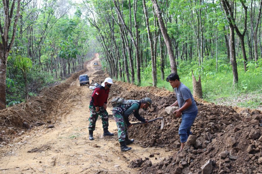 Satgas TMMD Ke-111 Kodim 1010/Tapin Optimis Selesaikan Pembuatan Jalan