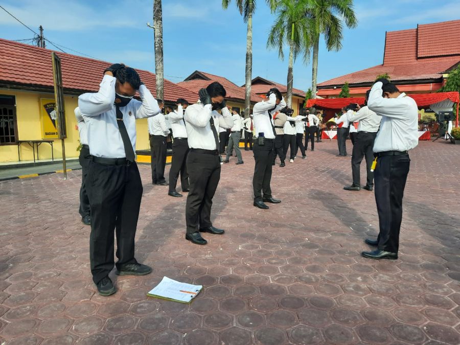 olahraga usai melaksanakan apel pagi, Senin