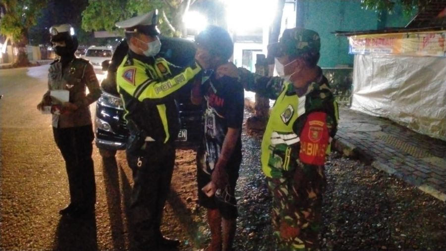 TNI-Polri dan Pemkab Hulu Sungai Tengah  Gelar Operasi Yustisi Malam Hari Tegakkan Prokes