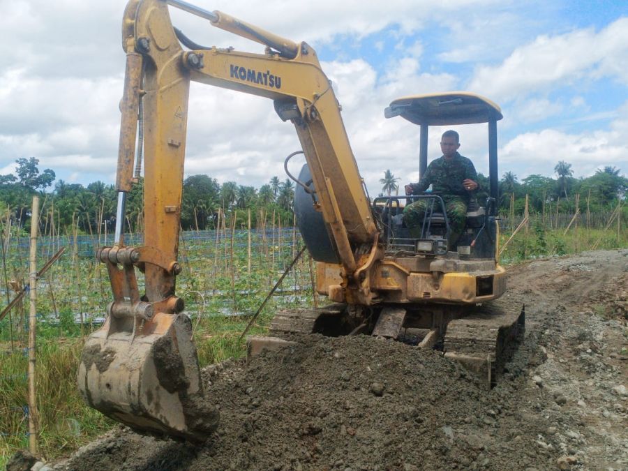 Opertor Alat Berat Diambil alih Anggota Satgas TMMD Kodim HST